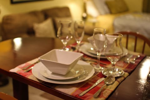 Comfort Studio, 1 Bedroom | In-room dining