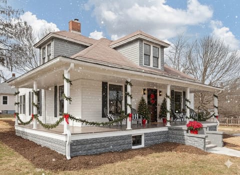 Beautifully Restored 1916 Cottage