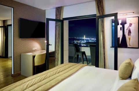 Premium bedding, minibar, in-room safe, desk
