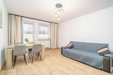 Kraków cozy 46m2 Apartment with Workspace - Perfect for Business Trips - Book Now with RENTUJEMY