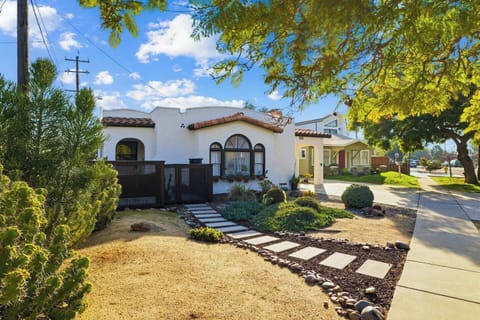 Normal Heights is known for Adams Avenue’s shops, cafés, and breweries, plus events like the Street Fair and Unplugged. Enjoy nearby Ward Canyon Park for picnics and dog walks, or take a short drive to explore Balboa Park.