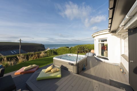 500m to beach, Hot tub, garden - Ocean View, Mawgan Porth