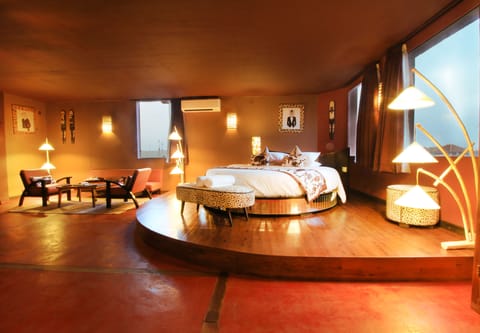 Minibar, desk, free WiFi, bed sheets