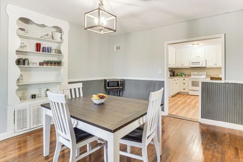 Dining Area | Central Heat & A/C | Free WiFi