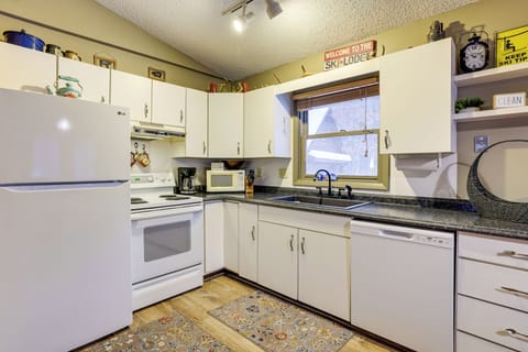 Kitchen | Main Level