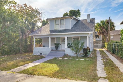 Winter Haven Vacation Rental | 1BR | 1BA | Stairs Required | 1,098 Sq Ft