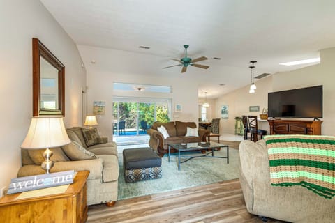 Hernando Vacation Rental | 3BR | 2BA | 2,000 Sq Ft | Half Step Required