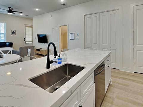House (4 Bedrooms) | Property amenity