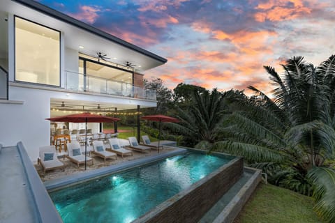 Casa Sunset 4 bedroom all en-suite - 5 Bath on 3 Acres.  5 Minutes to Uvita 