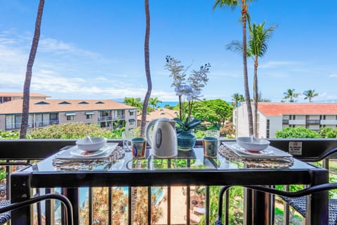 Enjoy meals on the lanai.