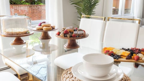 Luxury Apartment | In-room dining