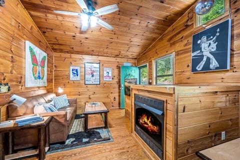 Welcome to A Little Bit of Country by Beyond Expectation! Gather ‘round the fire for stories and sing-alongs.