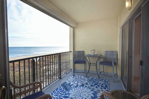 OCEAN-FRONT-BALCONY