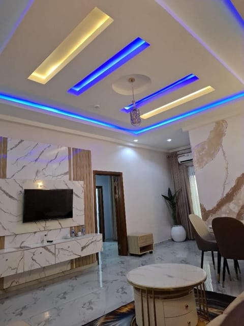 Suite, City View | In-room dining
