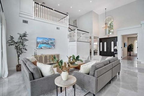 House, 6 Bedrooms | Living area | Smart TV