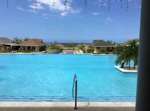 6 outdoor pools
