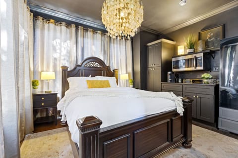 Cozy and bright room featuring, luxurious Egyptian cotton lines and a plush mattress for a restful night’s sleep. 