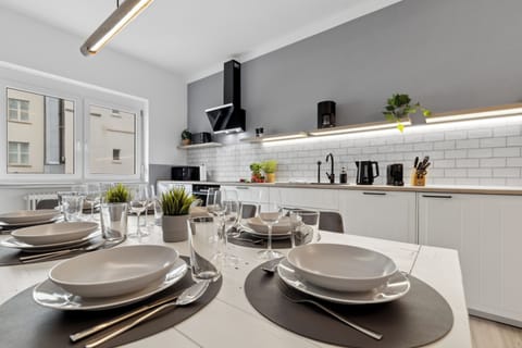 Apartment, City View | In-room dining