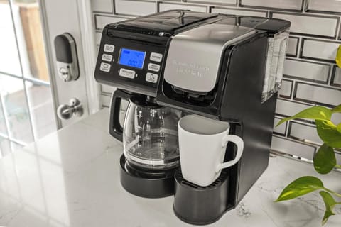 Brew full pot or 1 cup K-Pods