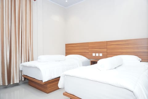 Twin Room, Hill View | Desk, laptop workspace, soundproofing, WiFi (free)