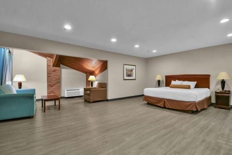 Superior Studio Suite, 1 King Bed, Non Smoking | Desk, iron/ironing board, free cribs/infant beds, free WiFi