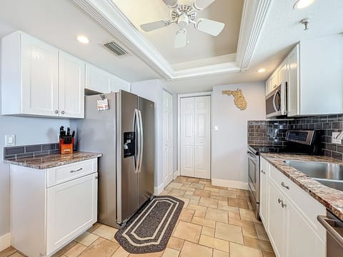 Kitchen, pantry & laundry area
