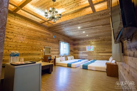 Family Room, 1 Bedroom, 2 Bathrooms | Desk, soundproofing, free WiFi, bed sheets