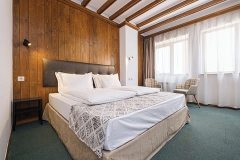 Double Room, City View | Desk, iron/ironing board, free WiFi