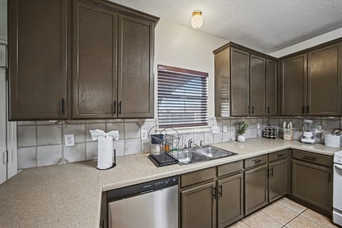 Plenty of space to prepare a delicious meal for your whole group.