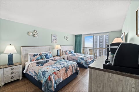 Bedroom w/ 2 Queen Beds