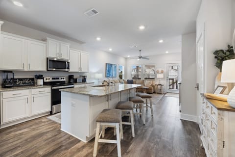 Serenity - 14330 Garden Glen by PKRM - Beautiful, fully equipped kitchen.