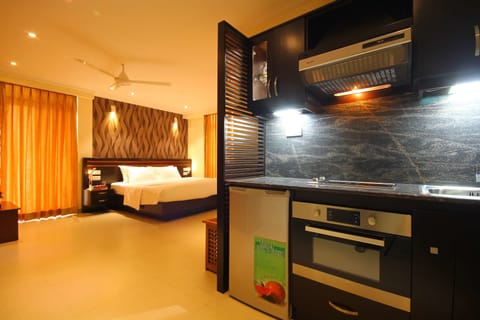 Suite | In-room safe, desk, soundproofing, free WiFi