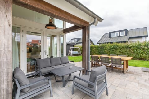 House | Outdoor dining