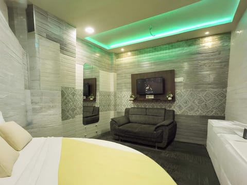 Suite Room | Free WiFi, bed sheets