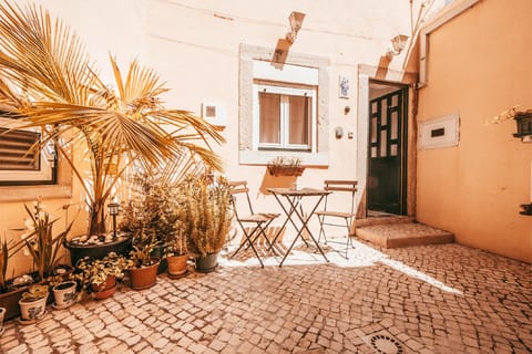 Apartment | Outdoor dining