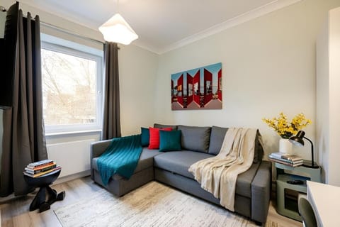 Flat8-CharingCross-Living-3