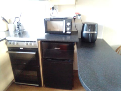 kitchen: new air fryer, microwave, double oven and hob, and new fridge freezer.