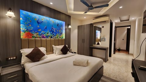 Deluxe Double Room, City View | In-room safe, desk, laptop workspace, soundproofing