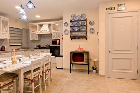 Family Apartment, Multiple Bedrooms (Valley Mist Apart NB 1 Xlendi Gozo) | Private kitchen | Fridge, microwave, oven, stovetop