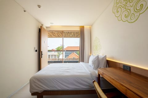 Superior Double Room, Pool View | Desk, laptop workspace, WiFi (free), bed sheets