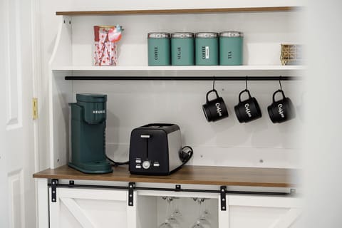 House, 2 Bedrooms, Patio, Lake View | Interior