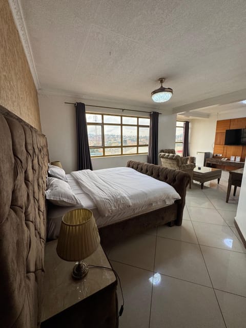 Double Room | Hypo-allergenic bedding, desk, laptop workspace, iron/ironing board