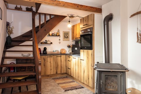 Comfort House, 2 Bedrooms, Mountain View | Private kitchen | Espresso maker, toaster