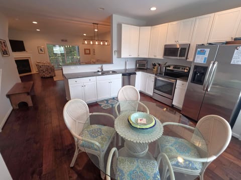 More dining area in kitchen
