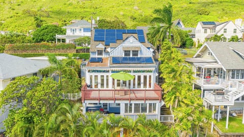 Your peaceful getaway tucked into beautiful Manoa Valley