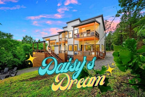 Exterior View: Experience stunning sunsets from the spacious deck amidst lush nature!