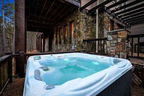 Hot Tub Oasis: Soak under the stars amidst nature’s beauty for the ultimate relaxation!