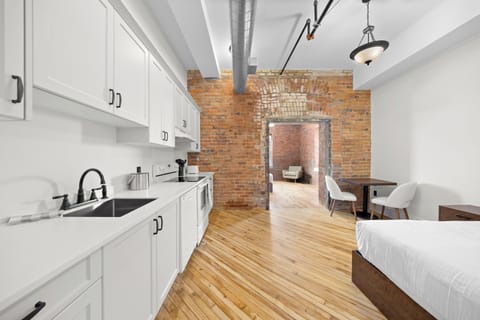 Suite, 1 Bedroom | Laptop workspace, free WiFi, bed sheets