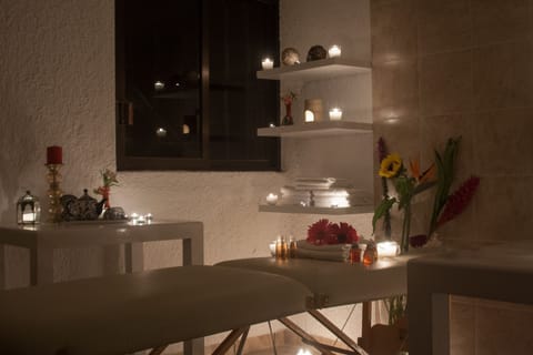 Couples treatment rooms, body treatments, aromatherapy