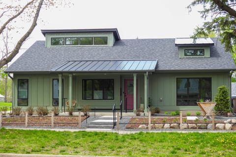 Northfield Vacation Rental | 1BR | 1BA | 460 Sq Ft | 2 Steps Required